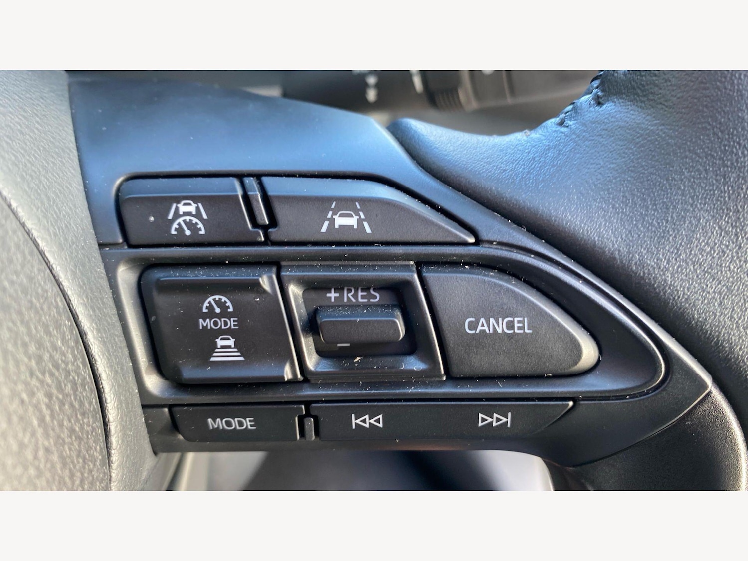 Used Toyota Yaris Cross for sale - 77925963: Photo 31