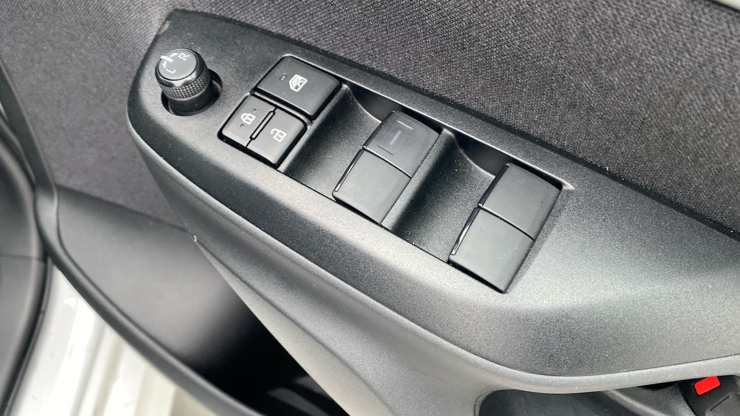 Used Toyota Yaris 2024 for sale - 77559937: Photo 38