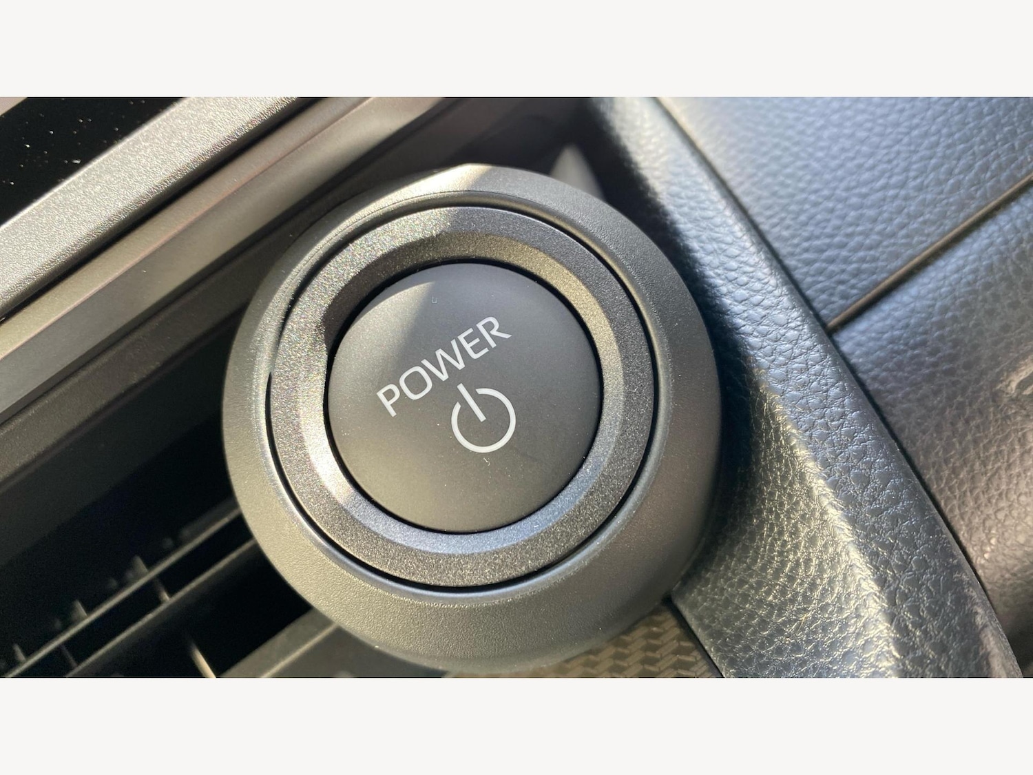 Used Toyota Prius 2025 for sale - 75601309: Photo 28