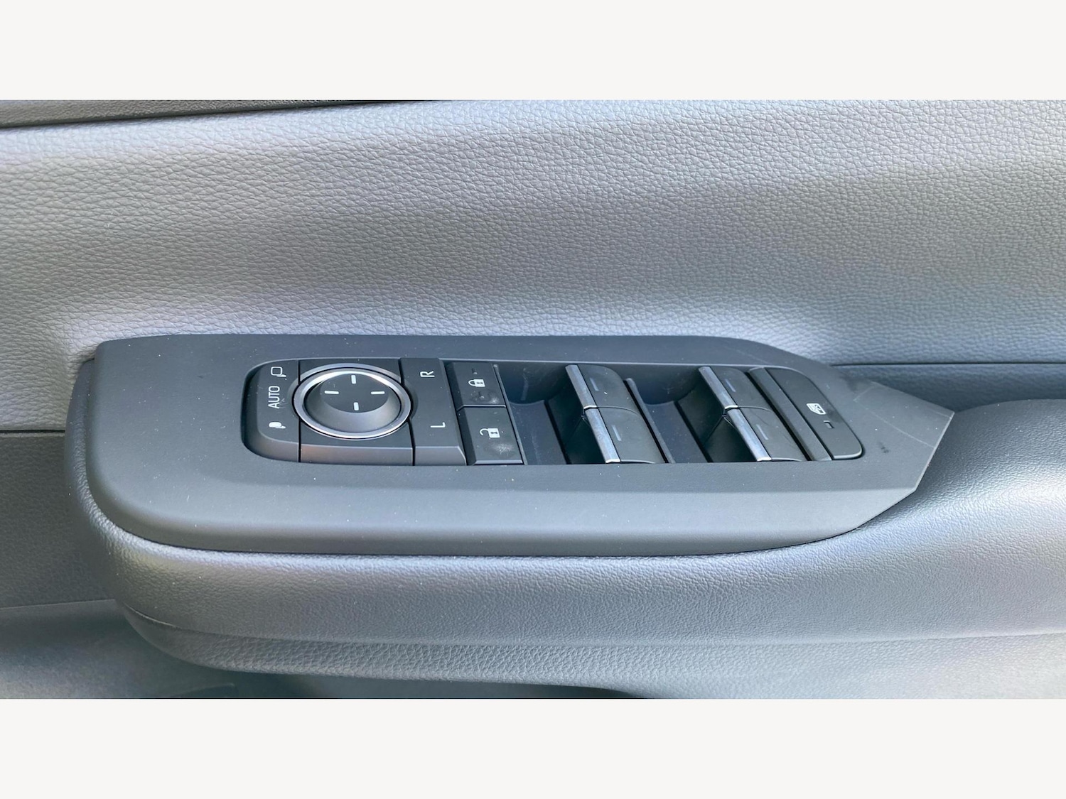 Used Toyota Prius 2025 for sale - 75601309: Photo 31