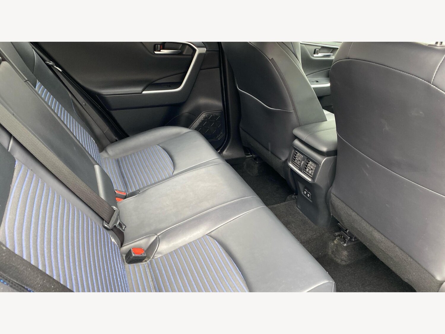 Used Toyota RAV4 2019 for sale - 76539131: Photo 14