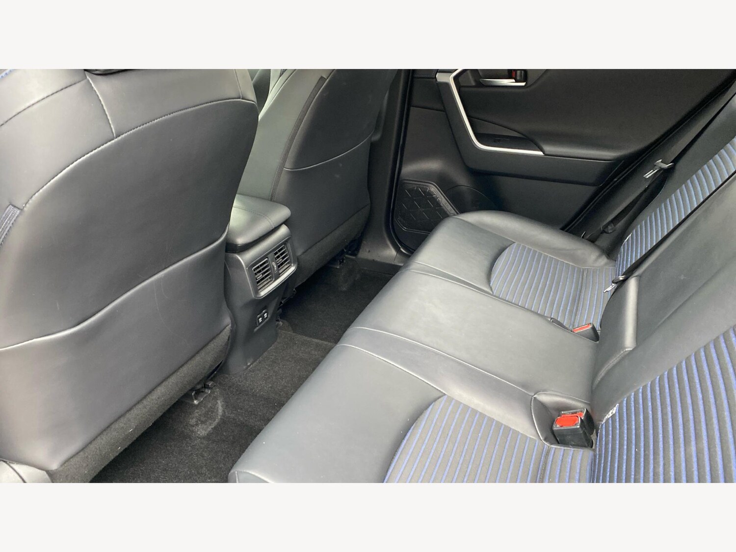 Used Toyota RAV4 2019 for sale - 76539131: Photo 15