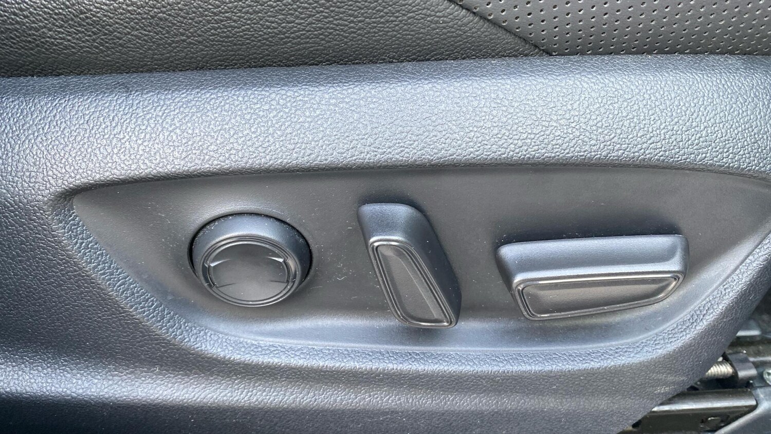 Used Toyota C-HR 2021 for sale - 77081550: Photo 40