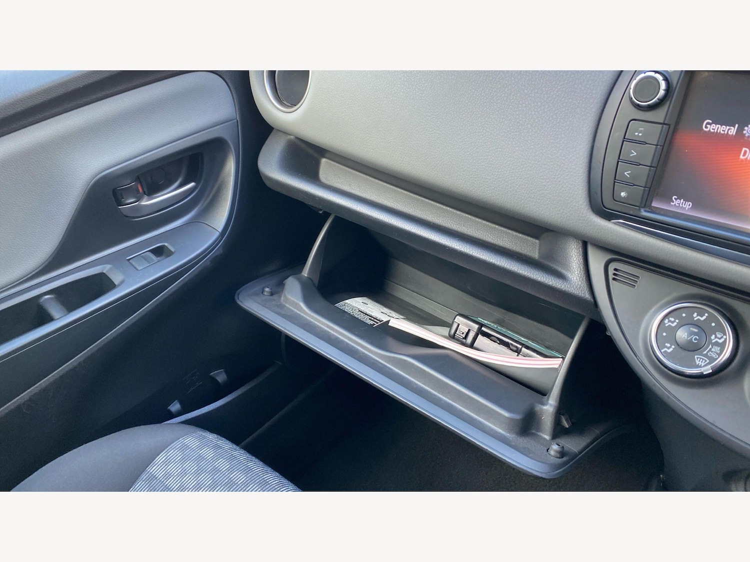 Used Toyota Yaris 2016 for sale - 78086812: Photo 41