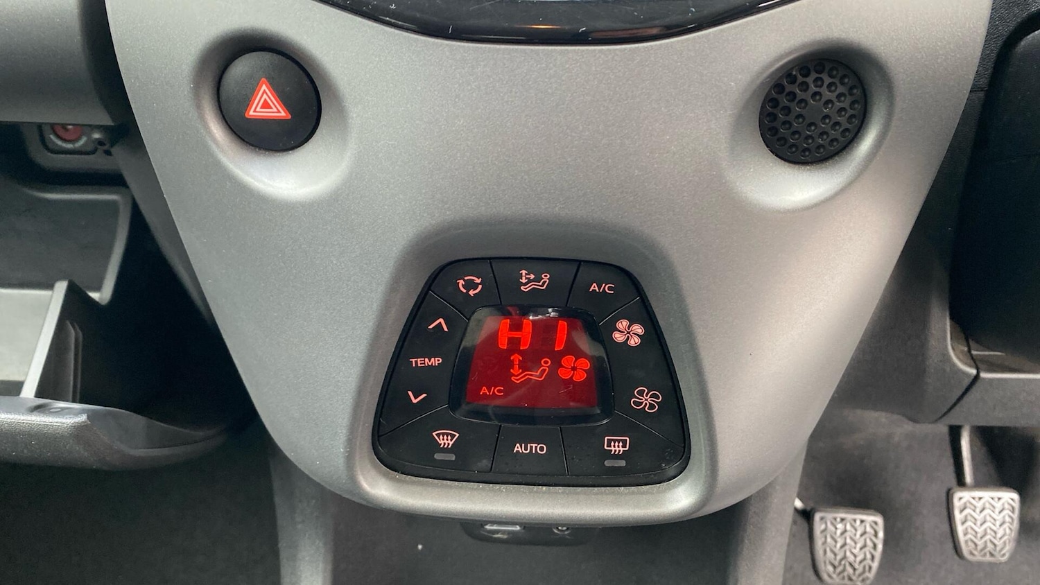 Used Toyota AYGO 2019 for sale - 76613377: Photo 40