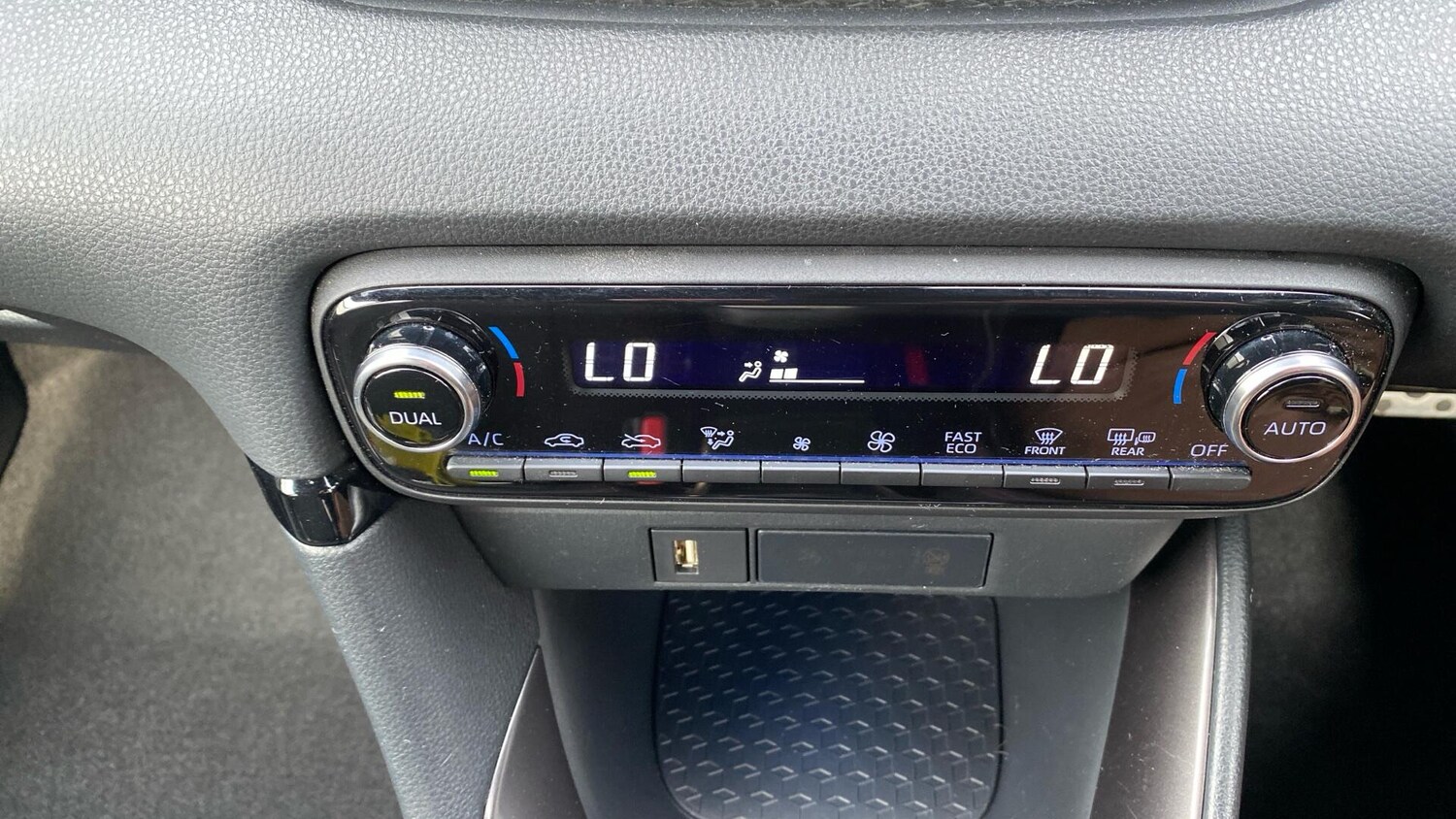 Used Toyota Yaris 2023 for sale - 77994003: Photo 40