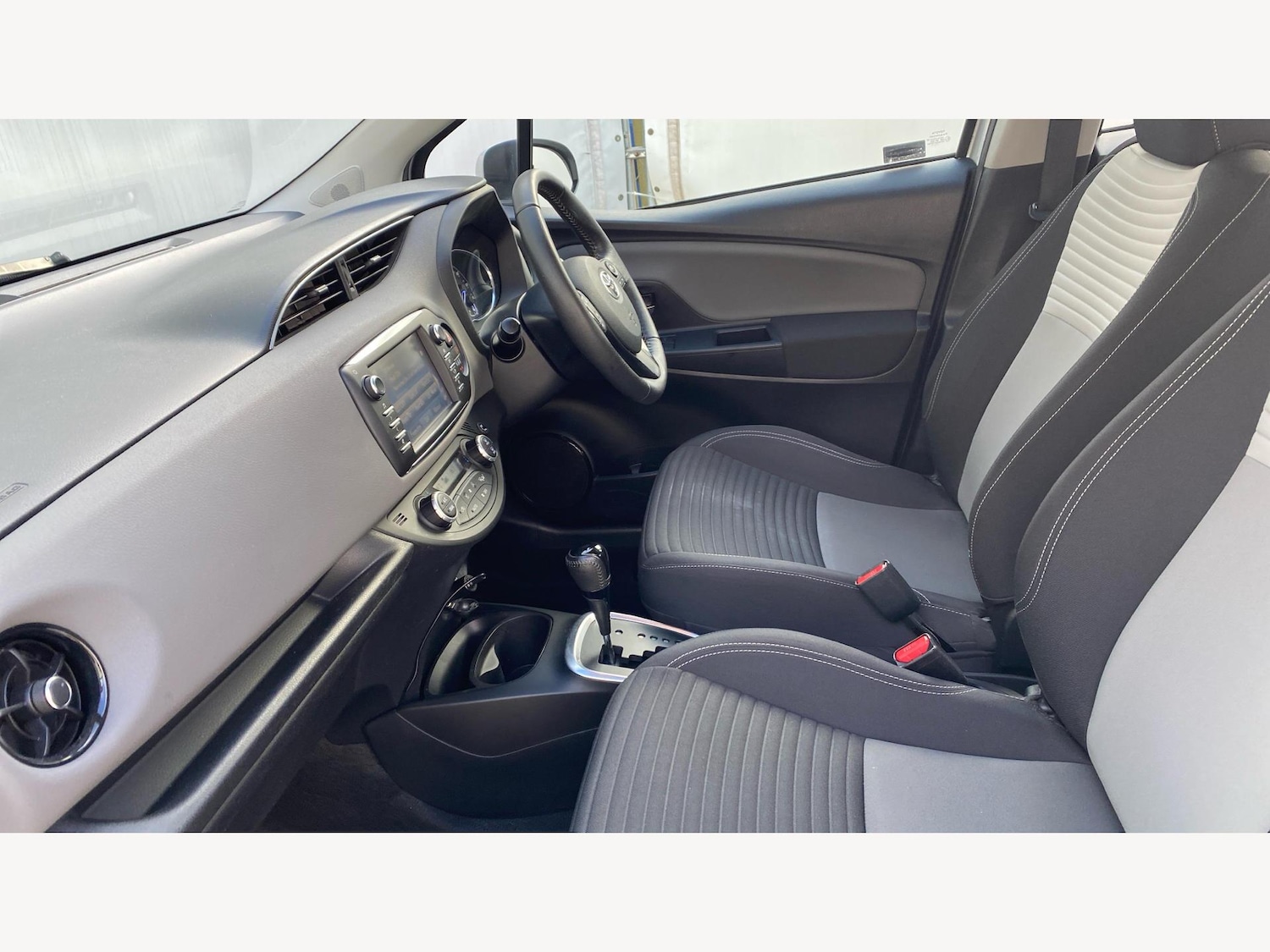 Used Toyota Yaris 2018 for sale - 77237712: Photo 12