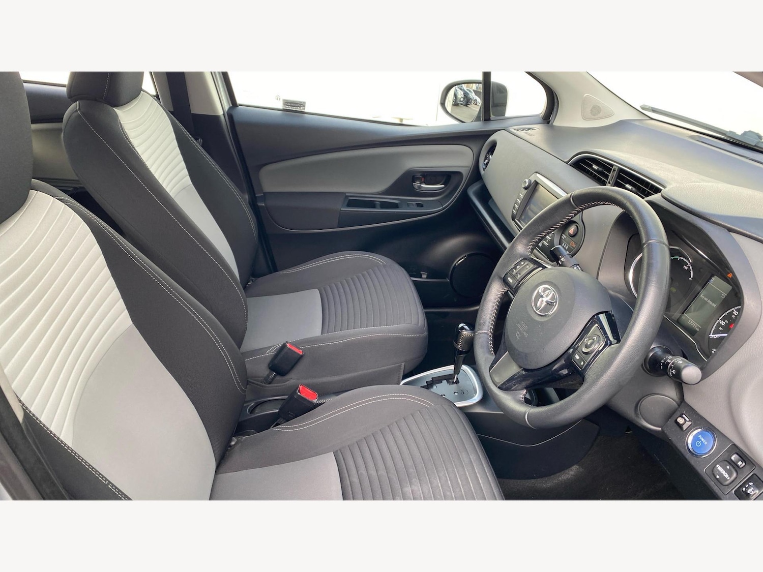 Used Toyota Yaris 2018 for sale - 77237712: Photo 13