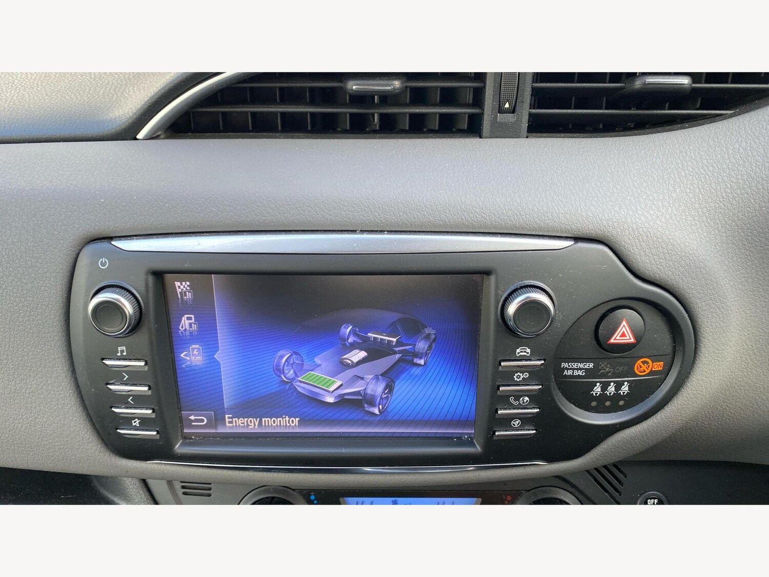 Used Toyota Yaris 2018 for sale - 77237712: Photo 24