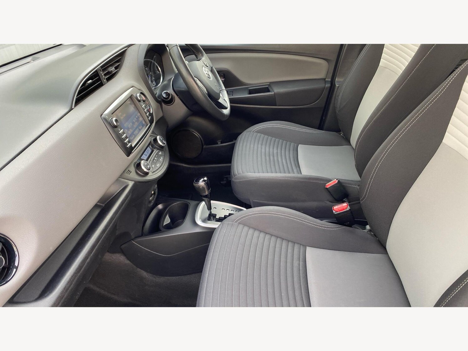 Used Toyota Yaris 2017 for sale - 77202479: Photo 12
