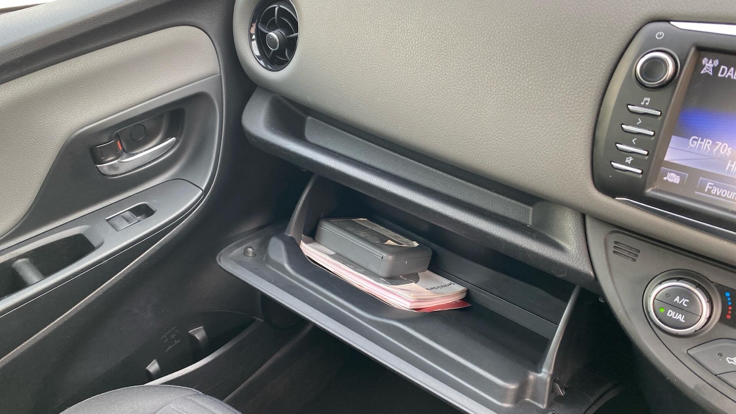 Used Toyota Yaris 2017 for sale - 77202479: Photo 42