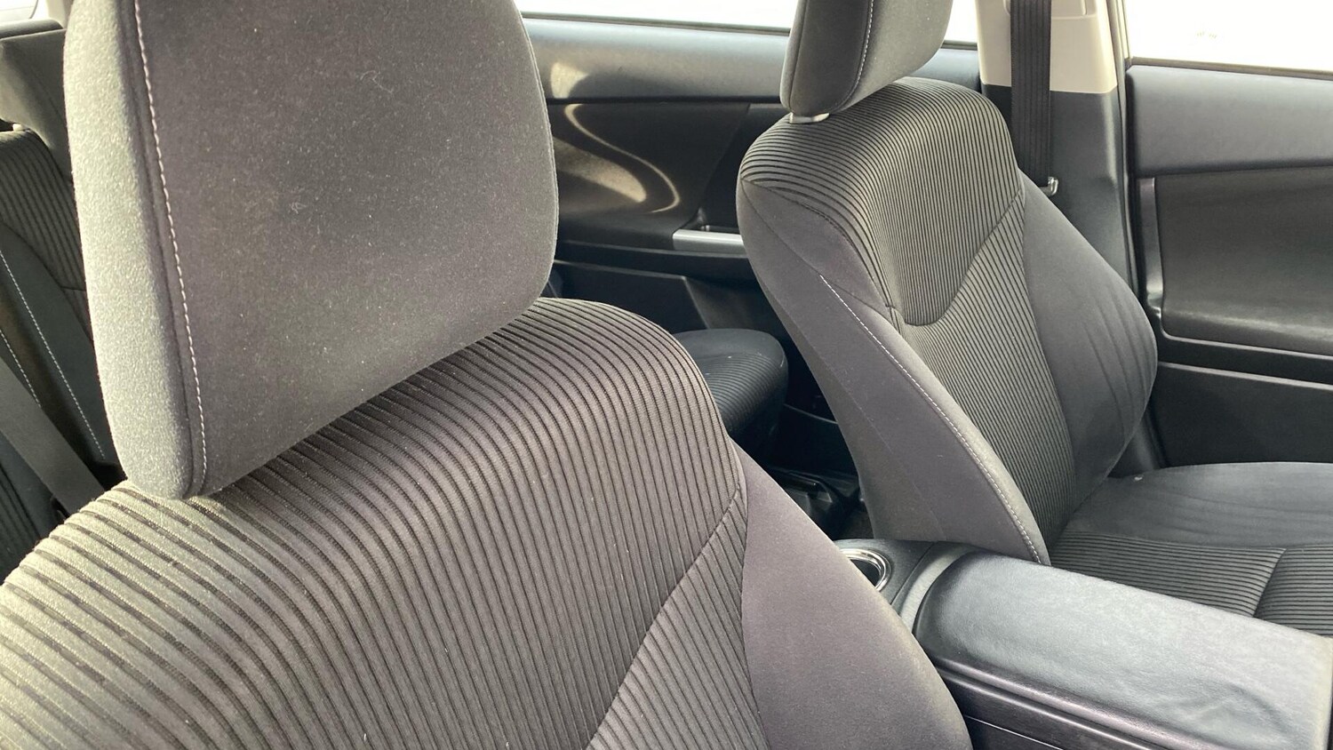 Used Toyota Prius+ 2020 for sale - 76398606: Photo 35