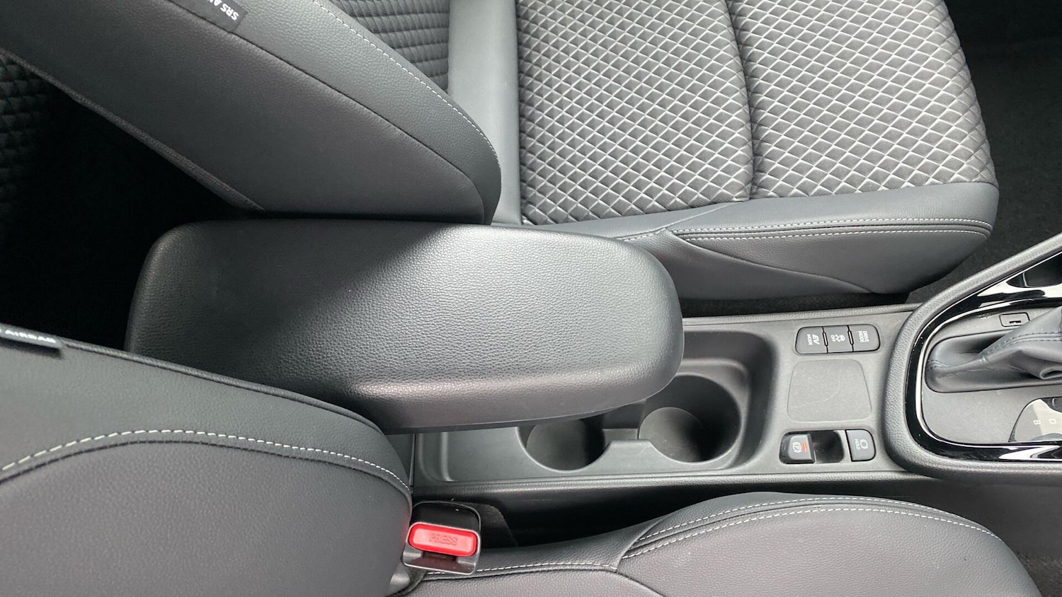 Used Toyota Yaris 2024 for sale - 76431974: Photo 39