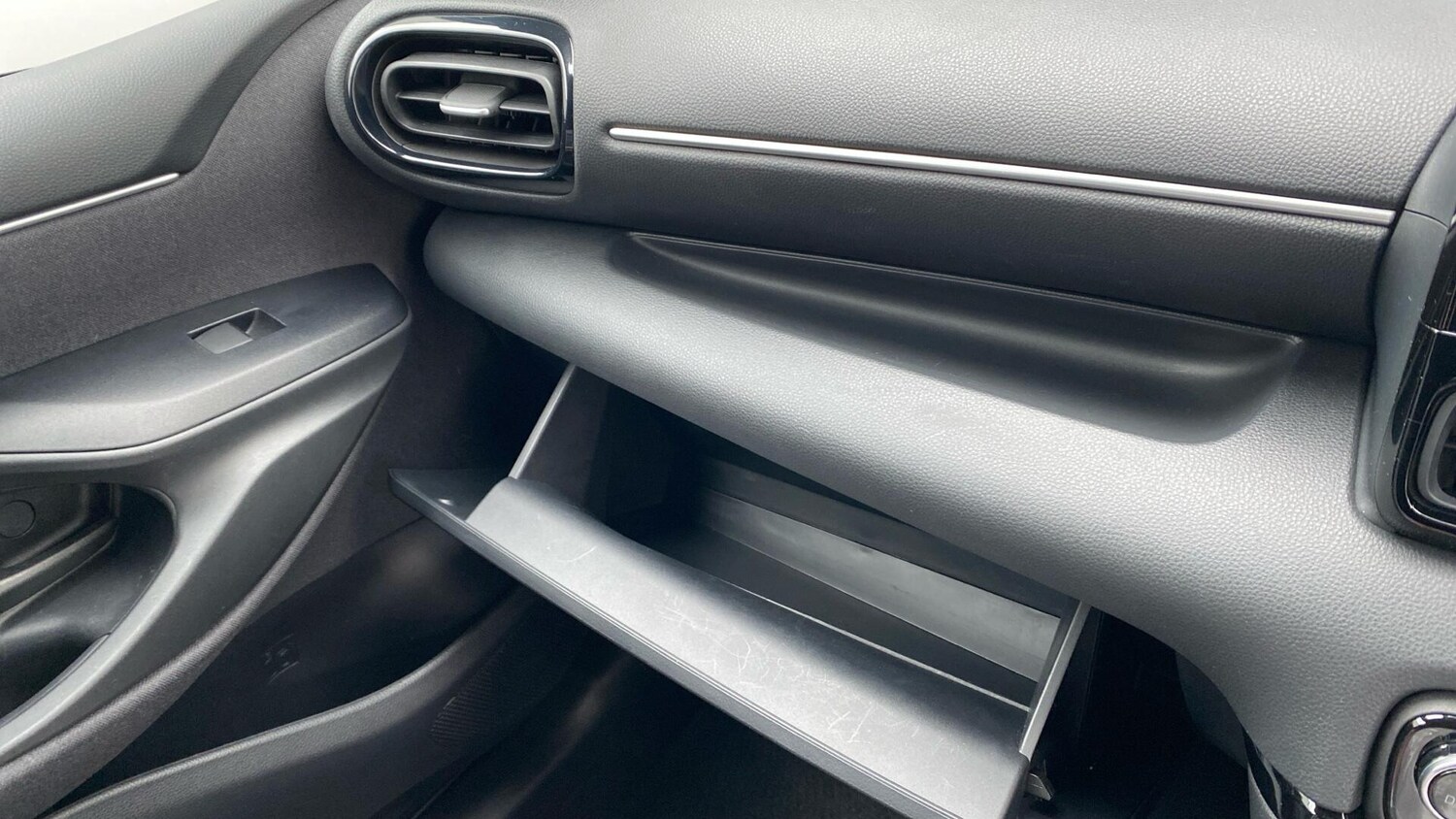 Used Toyota Yaris 2024 for sale - 76431974: Photo 44