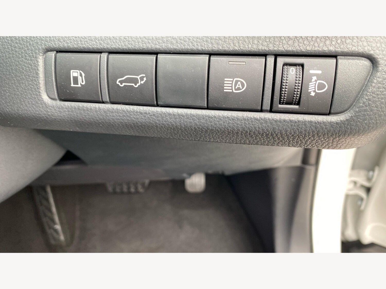 Used Toyota C-HR 2025 for sale - 78085988: Photo 42