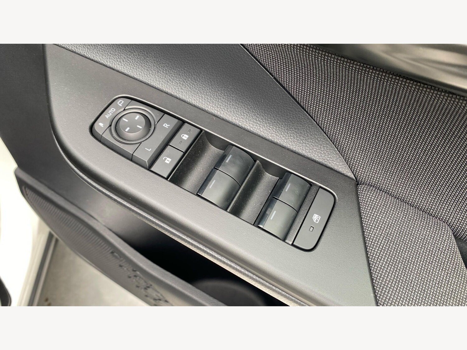 Used Toyota C-HR 2025 for sale - 78085988: Photo 43