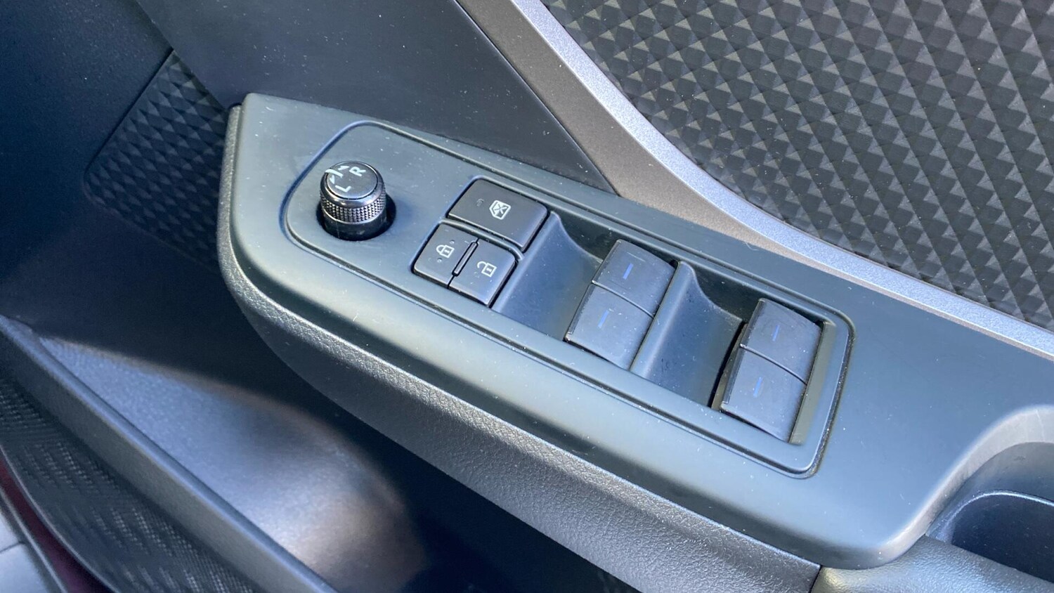 Used Toyota C-HR for sale - 77215919: Photo 34