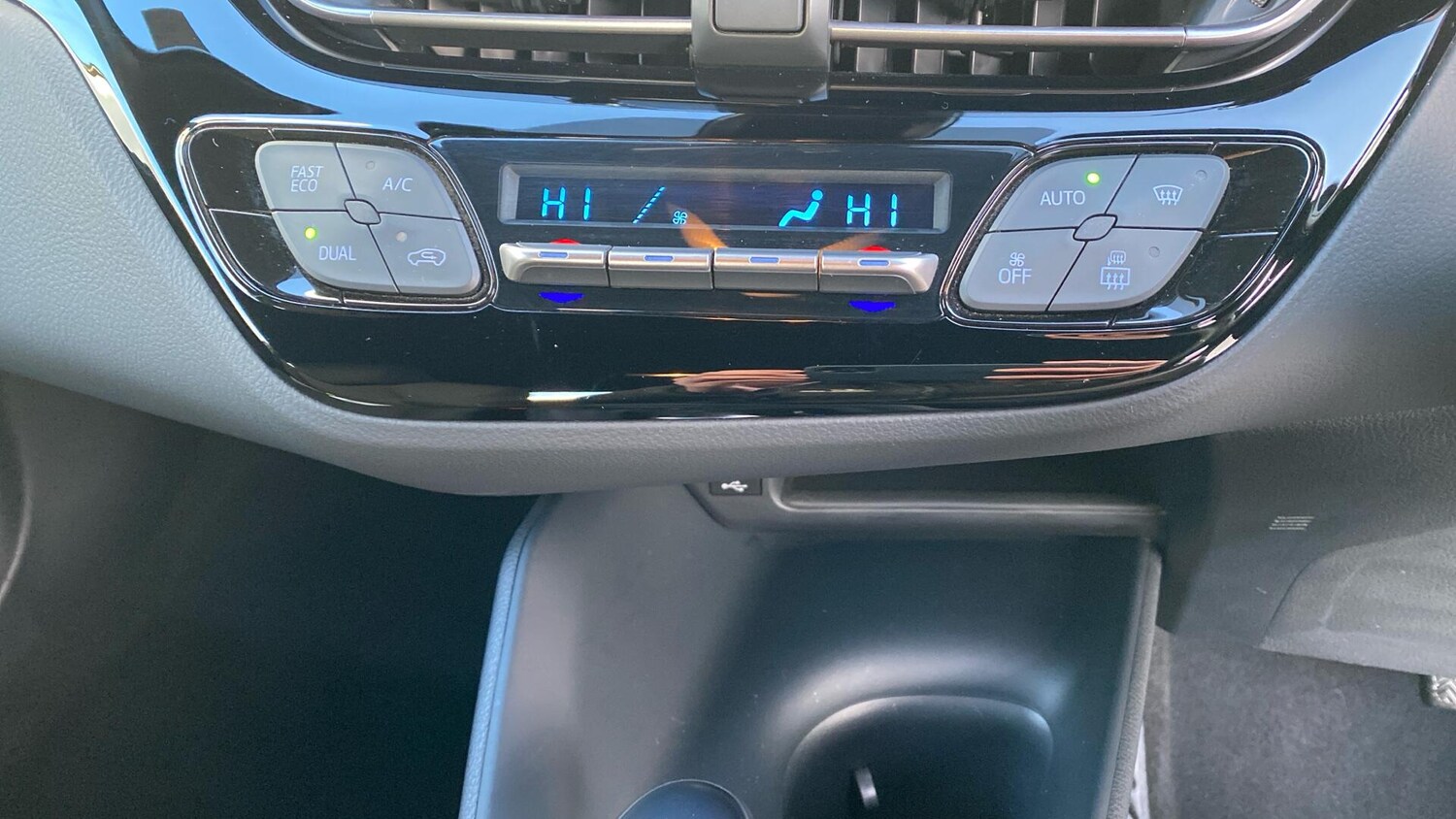 Used Toyota C-HR for sale - 77215919: Photo 42