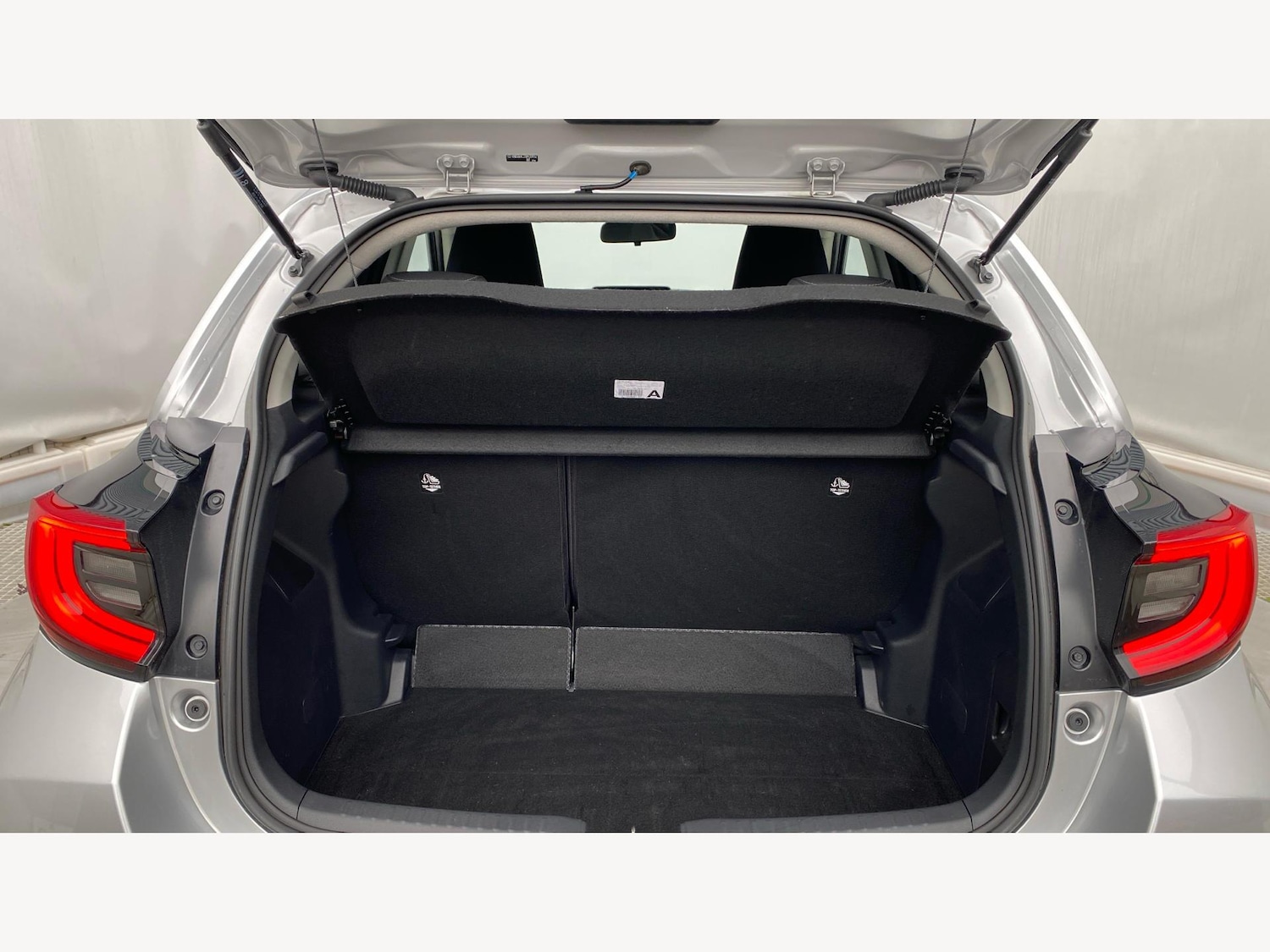 Used Toyota Yaris 2024 for sale - 76398307: Photo 16