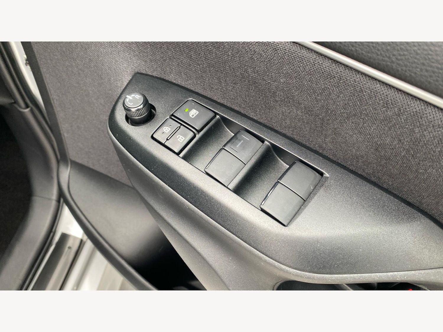 Used Toyota Yaris 2024 for sale - 76398307: Photo 31