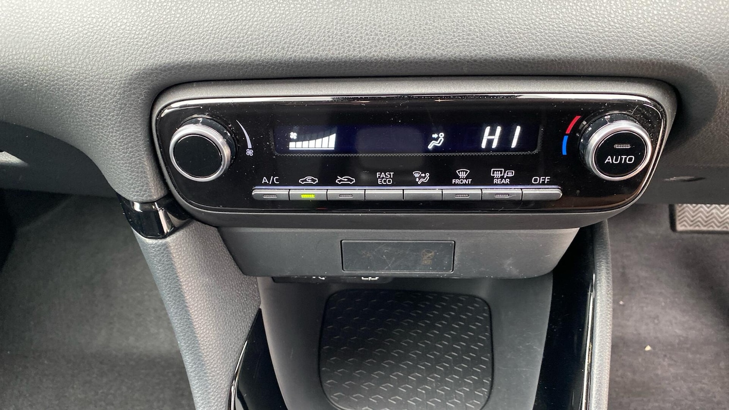 Used Toyota Yaris 2024 for sale - 76398307: Photo 40