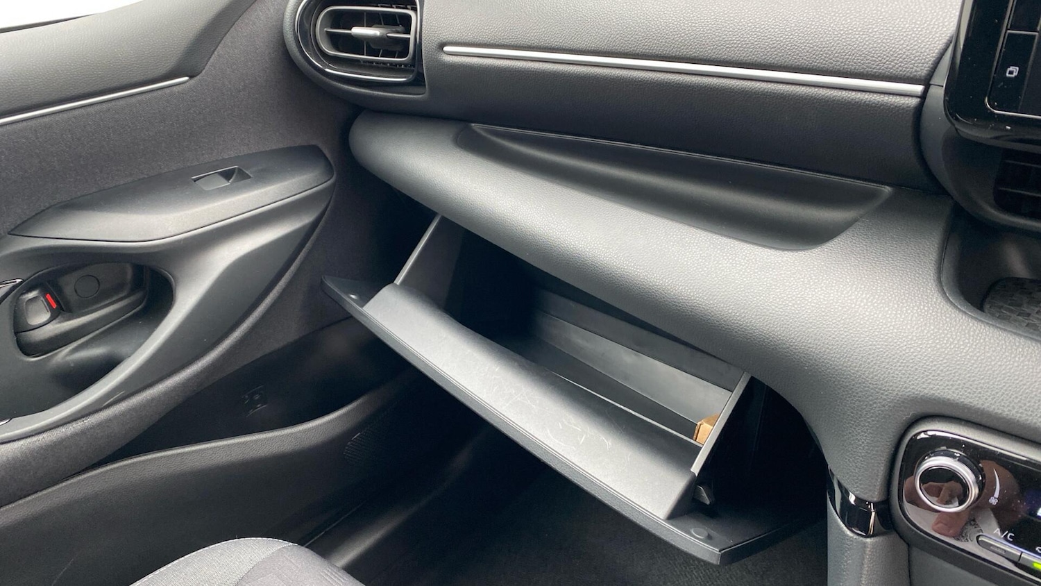 Used Toyota Yaris 2024 for sale - 76398307: Photo 41