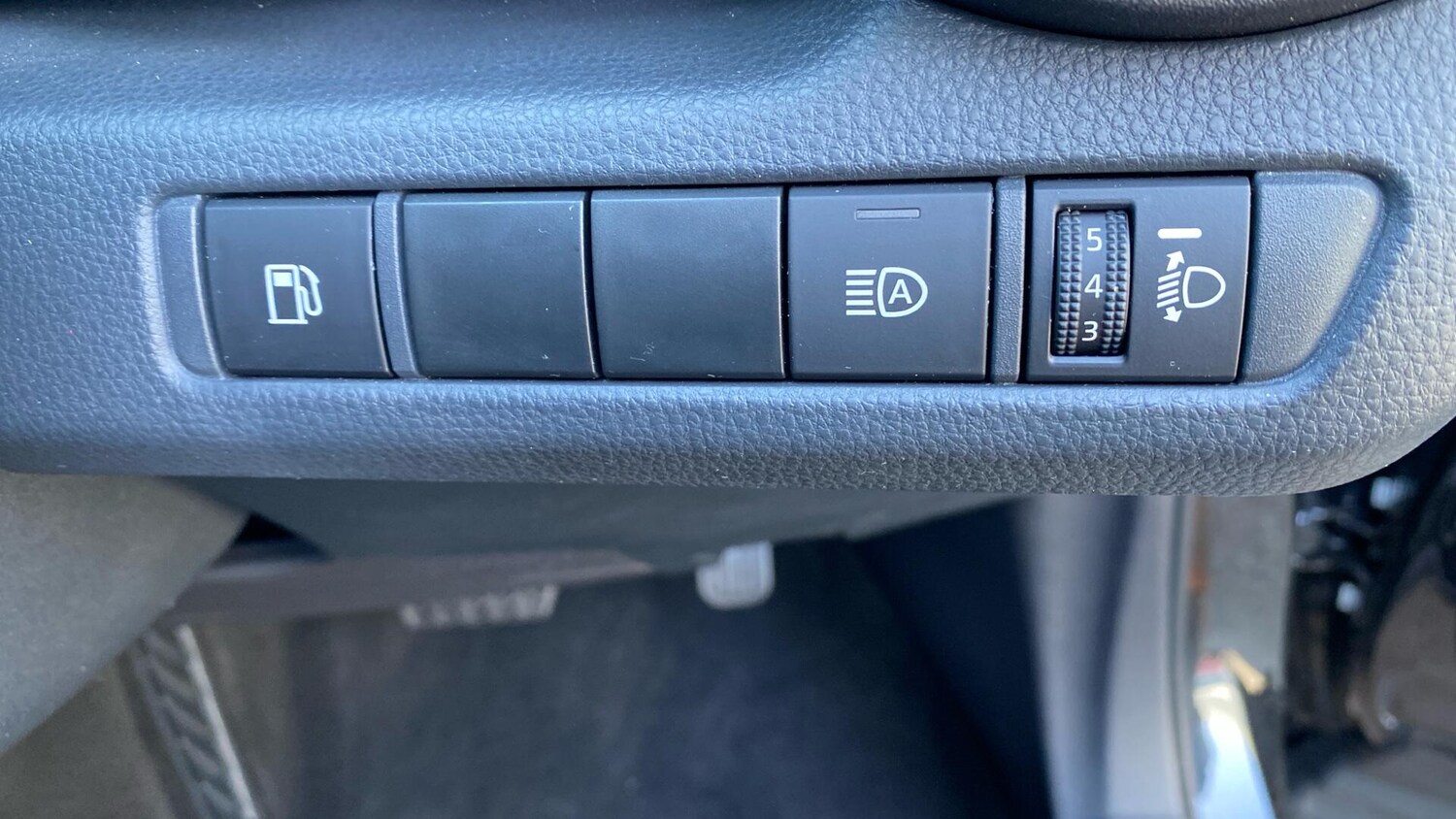 Used Toyota C-HR for sale - 77958076: Photo 40