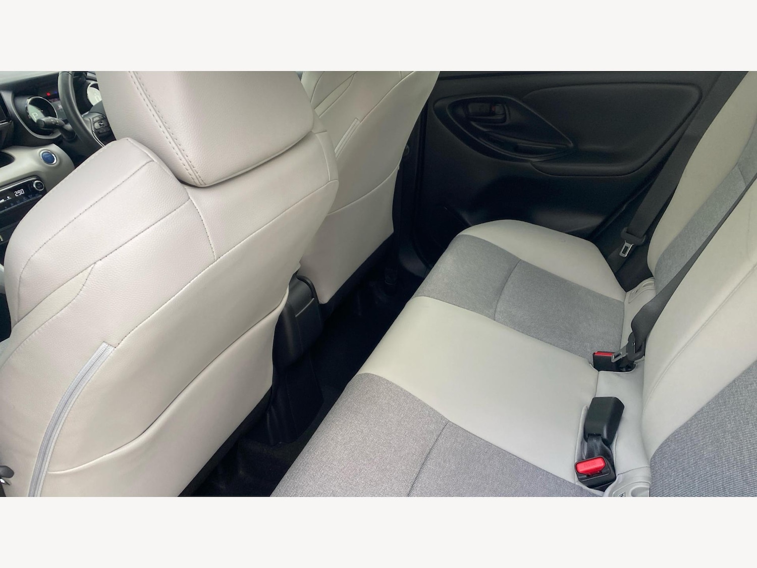 Used Toyota Yaris 2023 for sale - 76424654: Photo 15