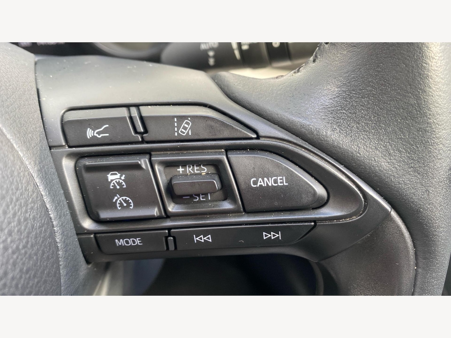 Used Toyota Yaris 2023 for sale - 76424654: Photo 32