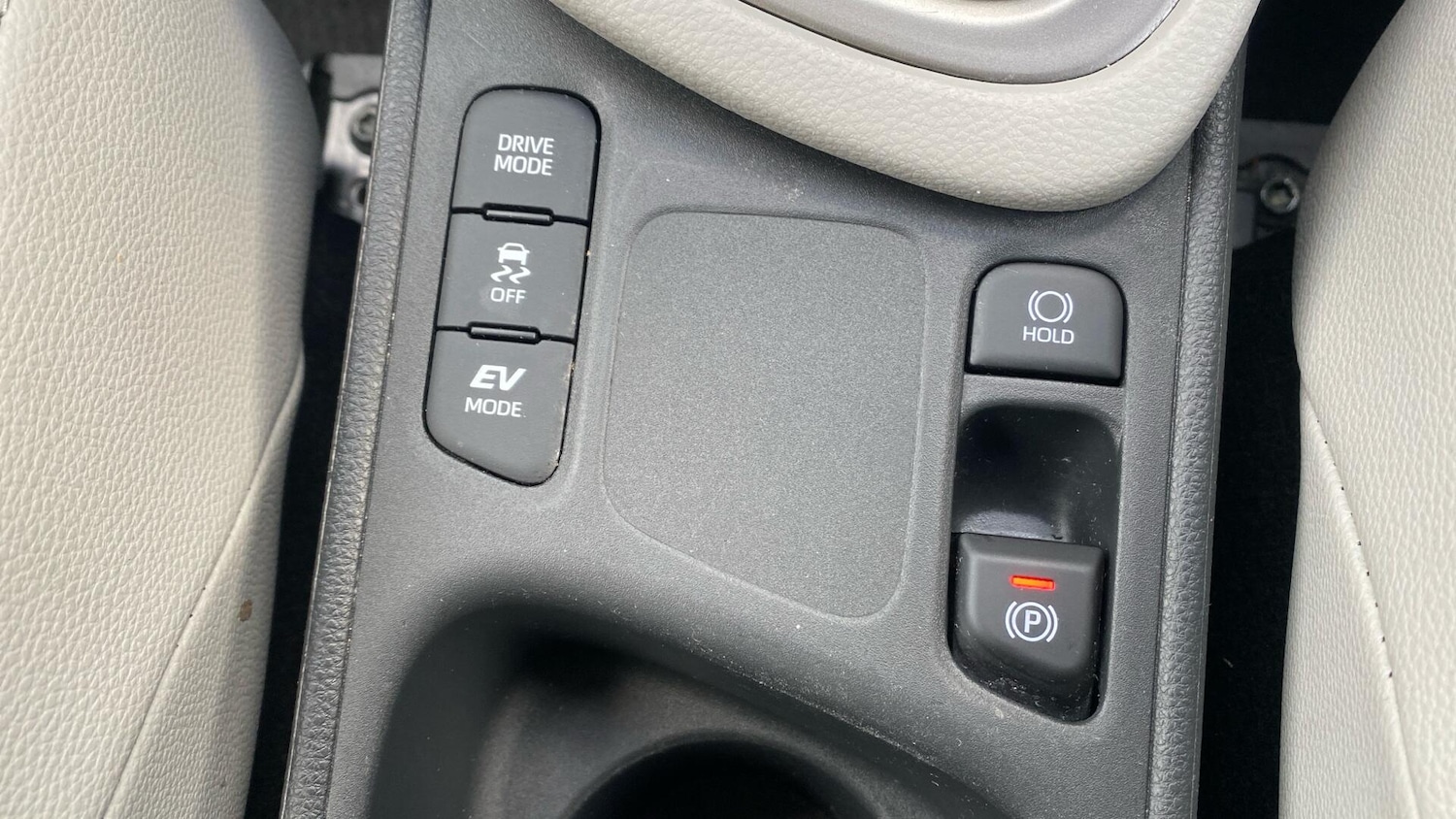 Used Toyota Yaris 2023 for sale - 76424654: Photo 41