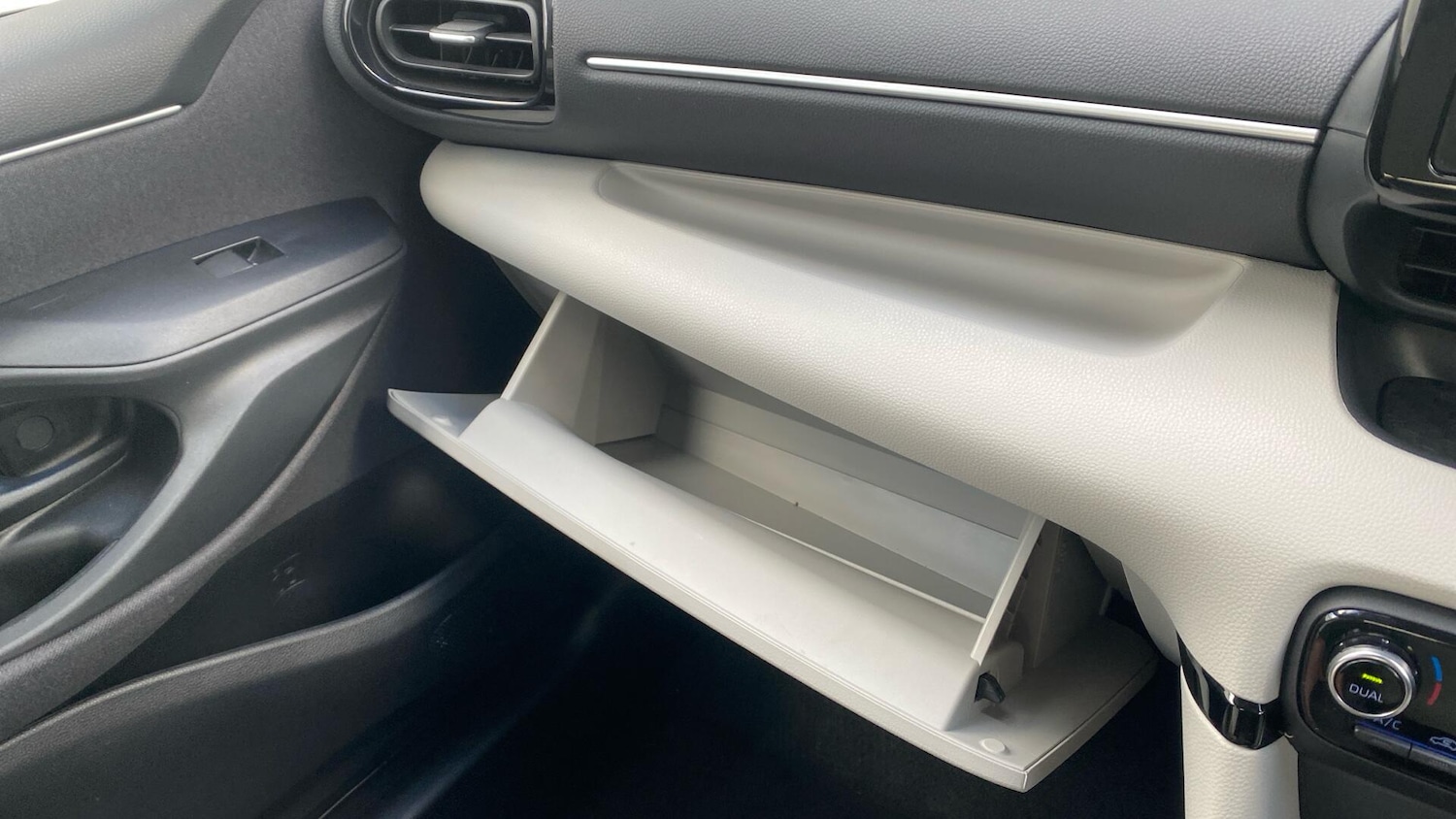 Used Toyota Yaris 2023 for sale - 76424654: Photo 44