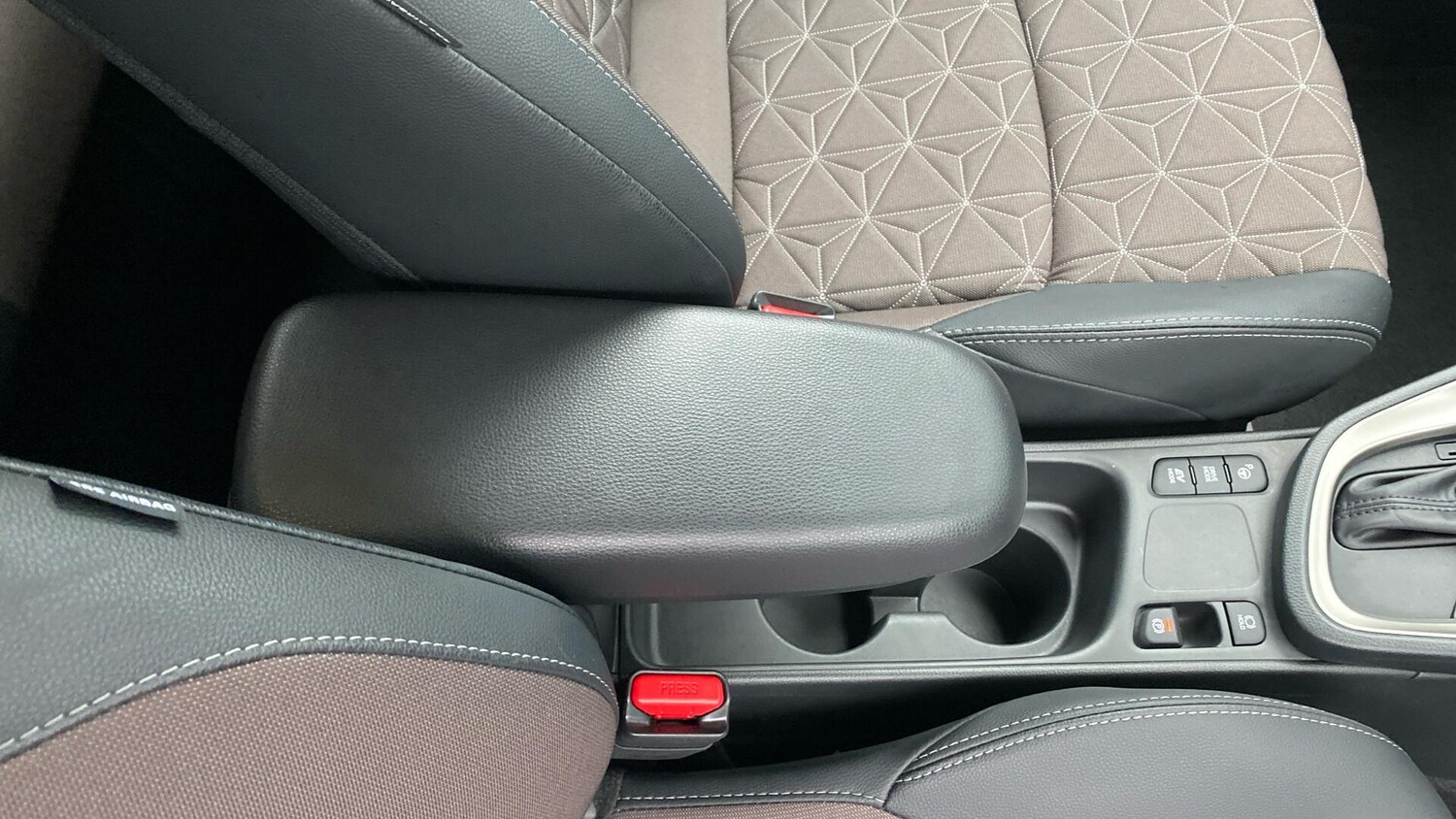 Used Toyota Yaris Cross 2025 for sale - 76538282: Photo 38