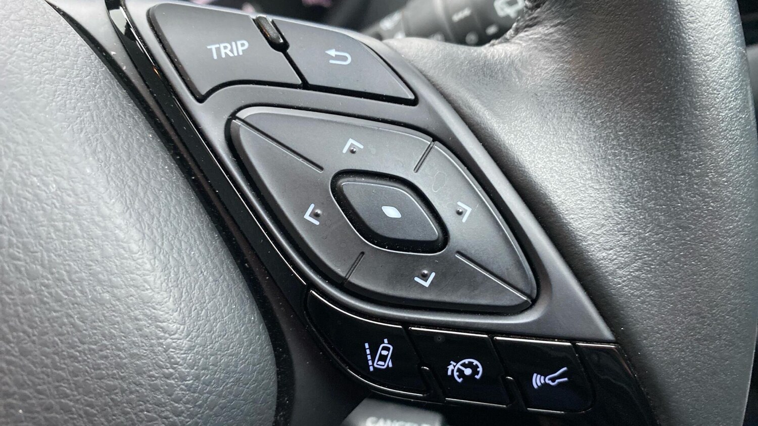 Used Toyota C-HR for sale - 77484104: Photo 32