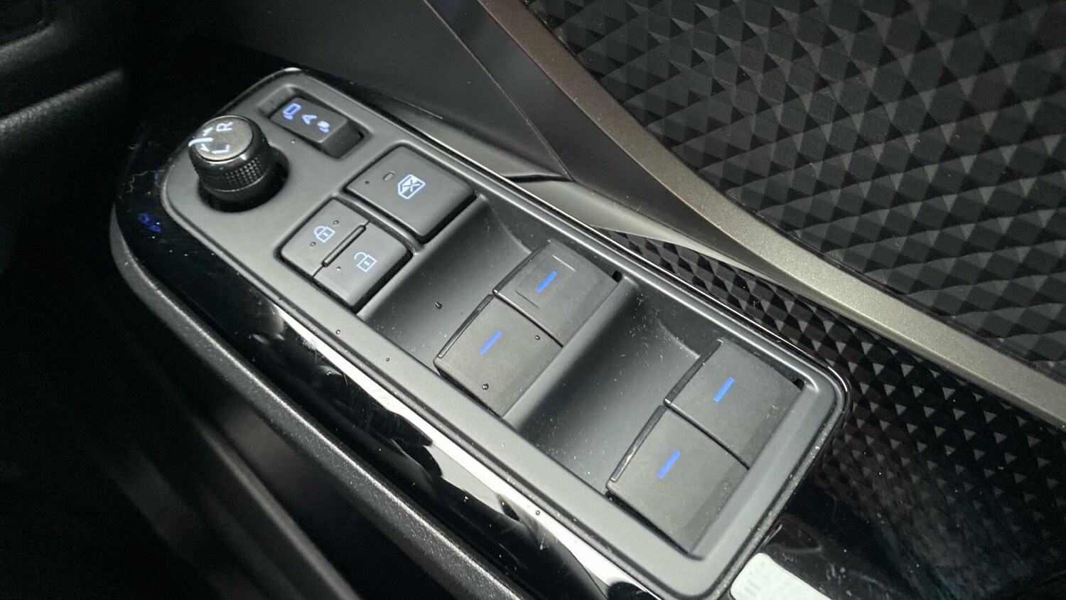 Used Toyota C-HR for sale - 77484104: Photo 34