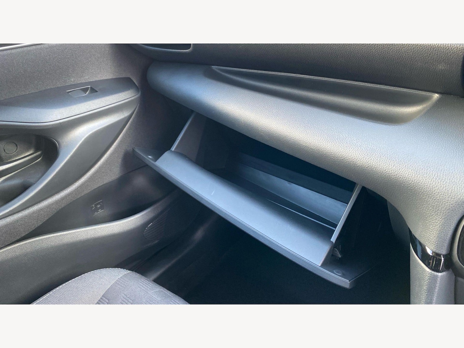 Used Toyota Yaris 2024 for sale - 78204047: Photo 39