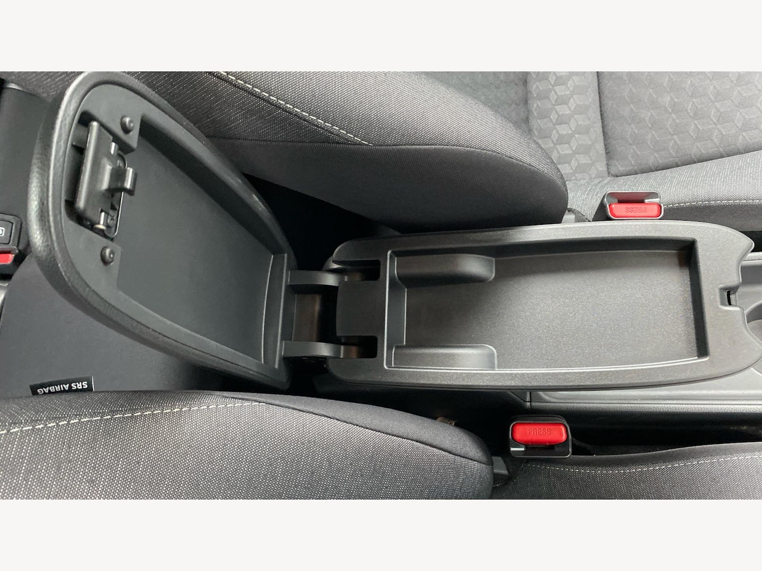 Used Toyota Yaris 2022 for sale - 76188992: Photo 42