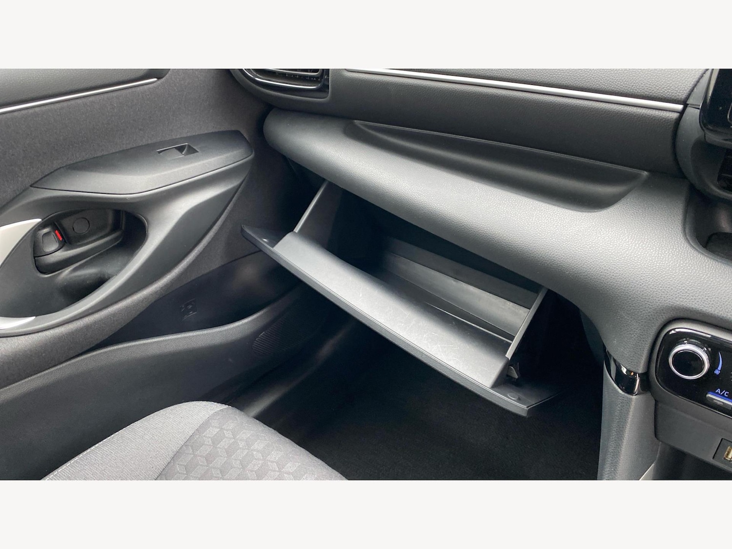 Used Toyota Yaris 2022 for sale - 76188992: Photo 43