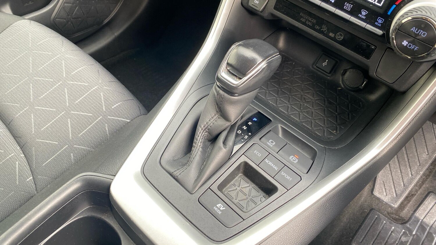 Used Toyota RAV4 2021 for sale - 76456684: Photo 40