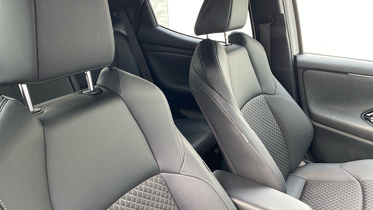 Used Toyota Yaris 2022 for sale - 77203804: Photo 35