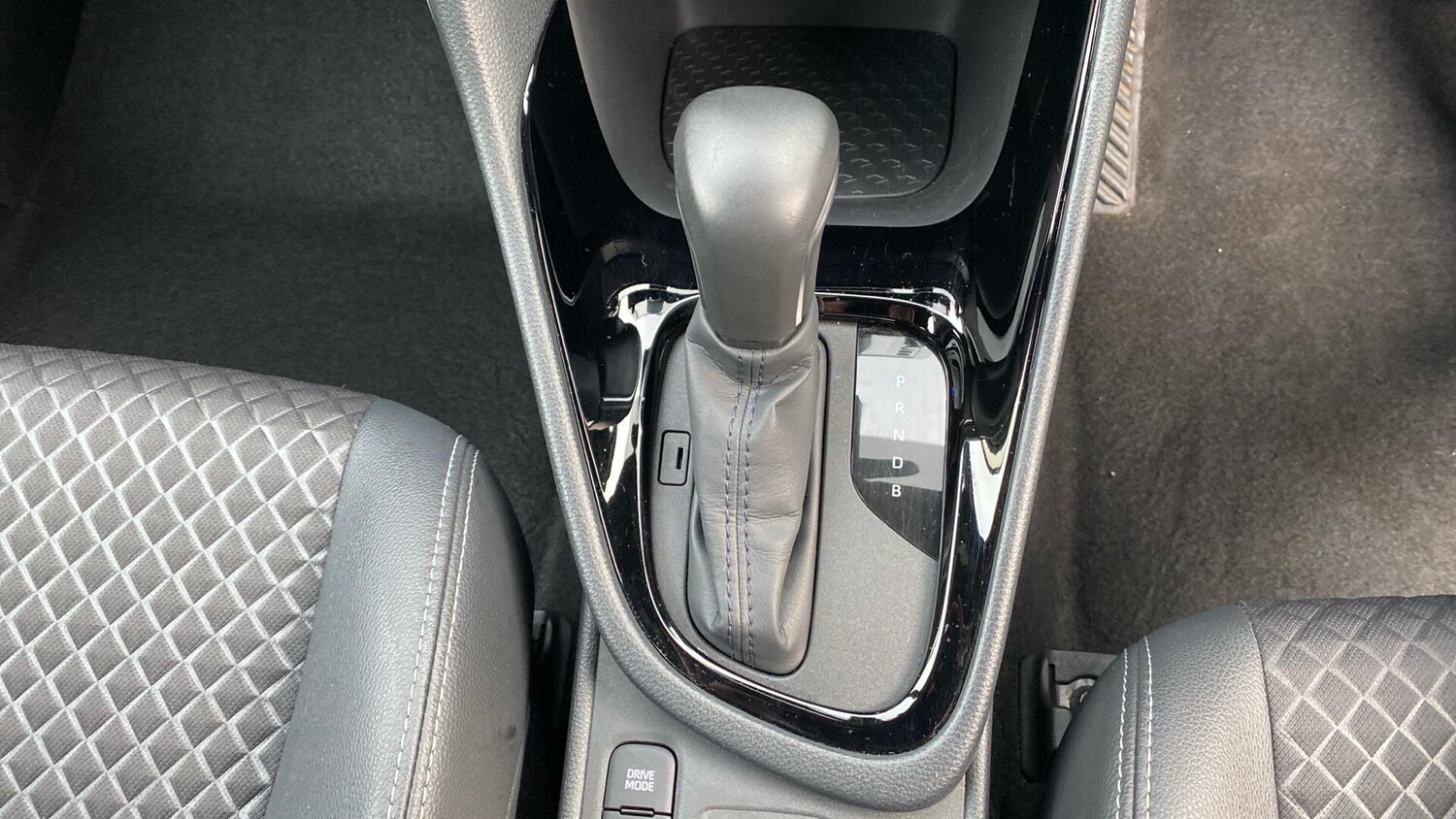 Used Toyota Yaris 2022 for sale - 77203804: Photo 40