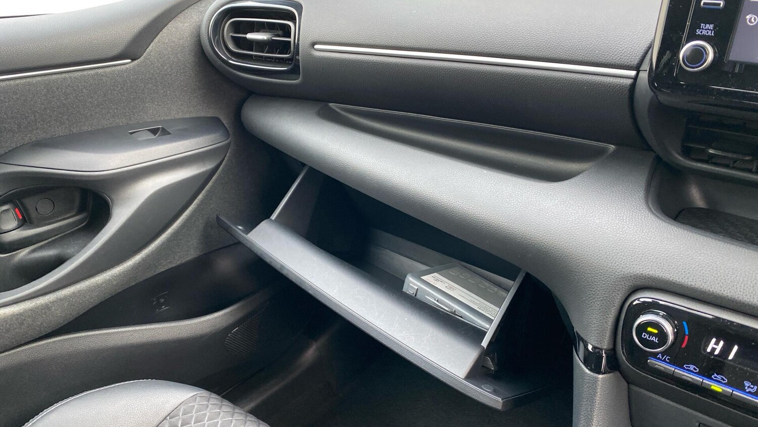 Used Toyota Yaris 2022 for sale - 77203804: Photo 43