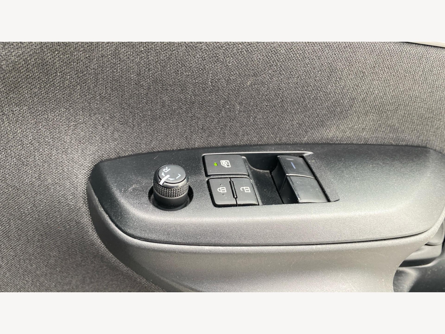 Used Toyota Yaris 2022 for sale - 76607896: Photo 32