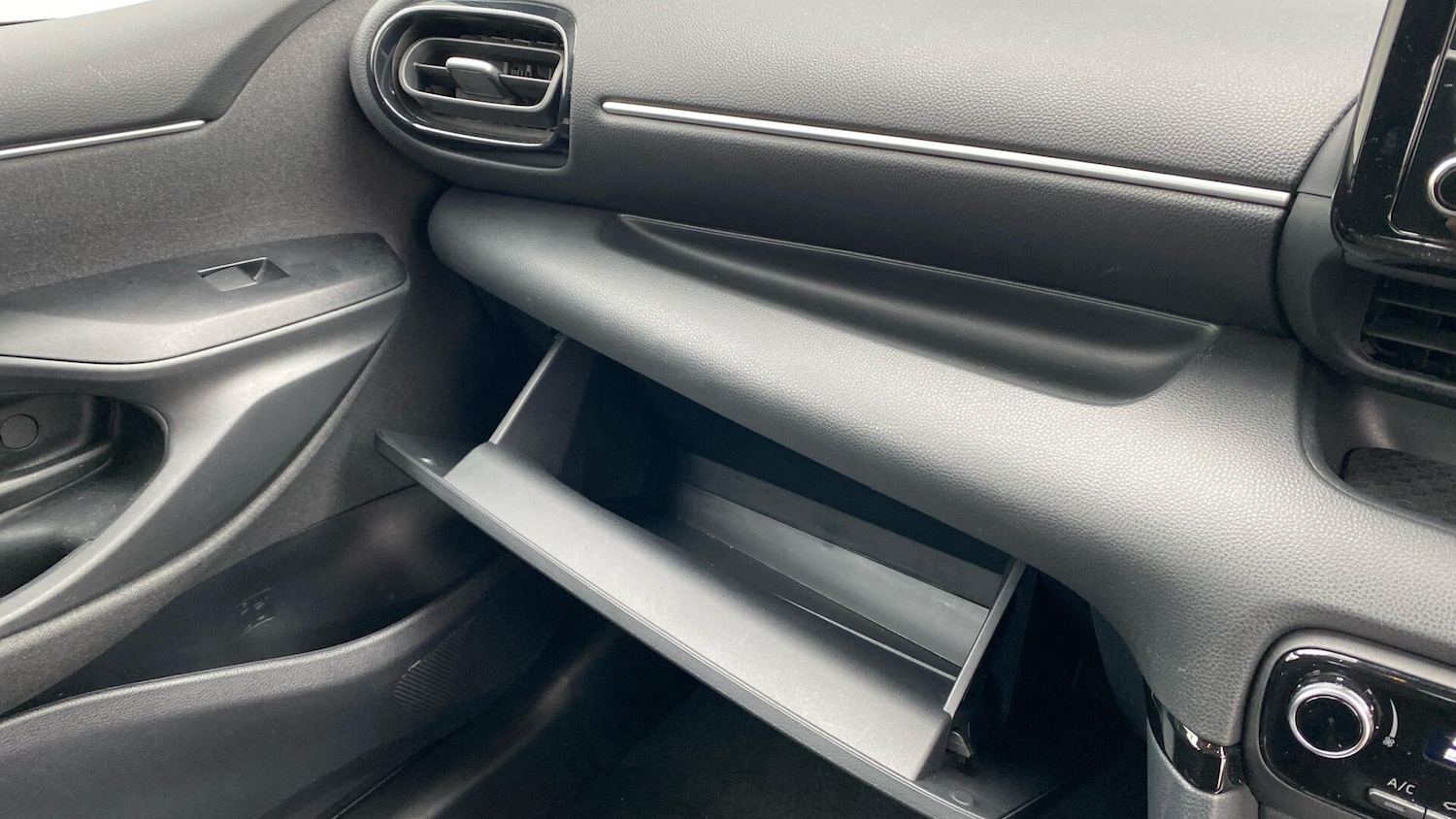 Used Toyota Yaris 2022 for sale - 76607896: Photo 42