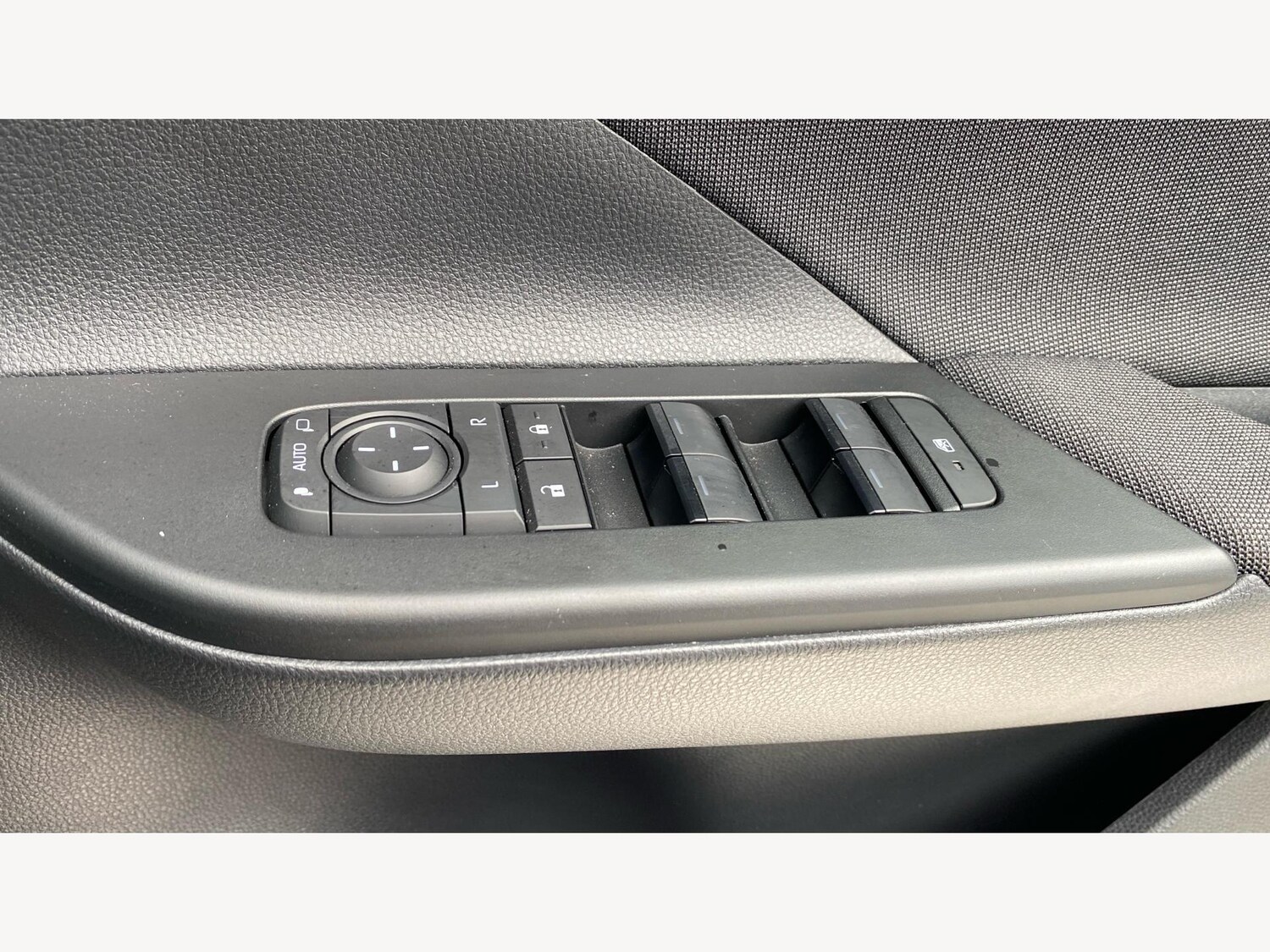 Used Toyota C-HR 2024 for sale - 75978053: Photo 32