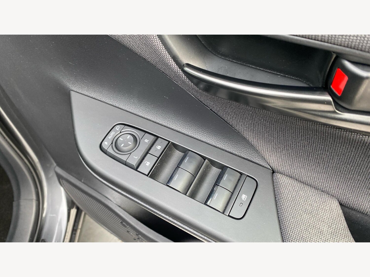 Used Toyota C-HR 2025 for sale - 76457584: Photo 32