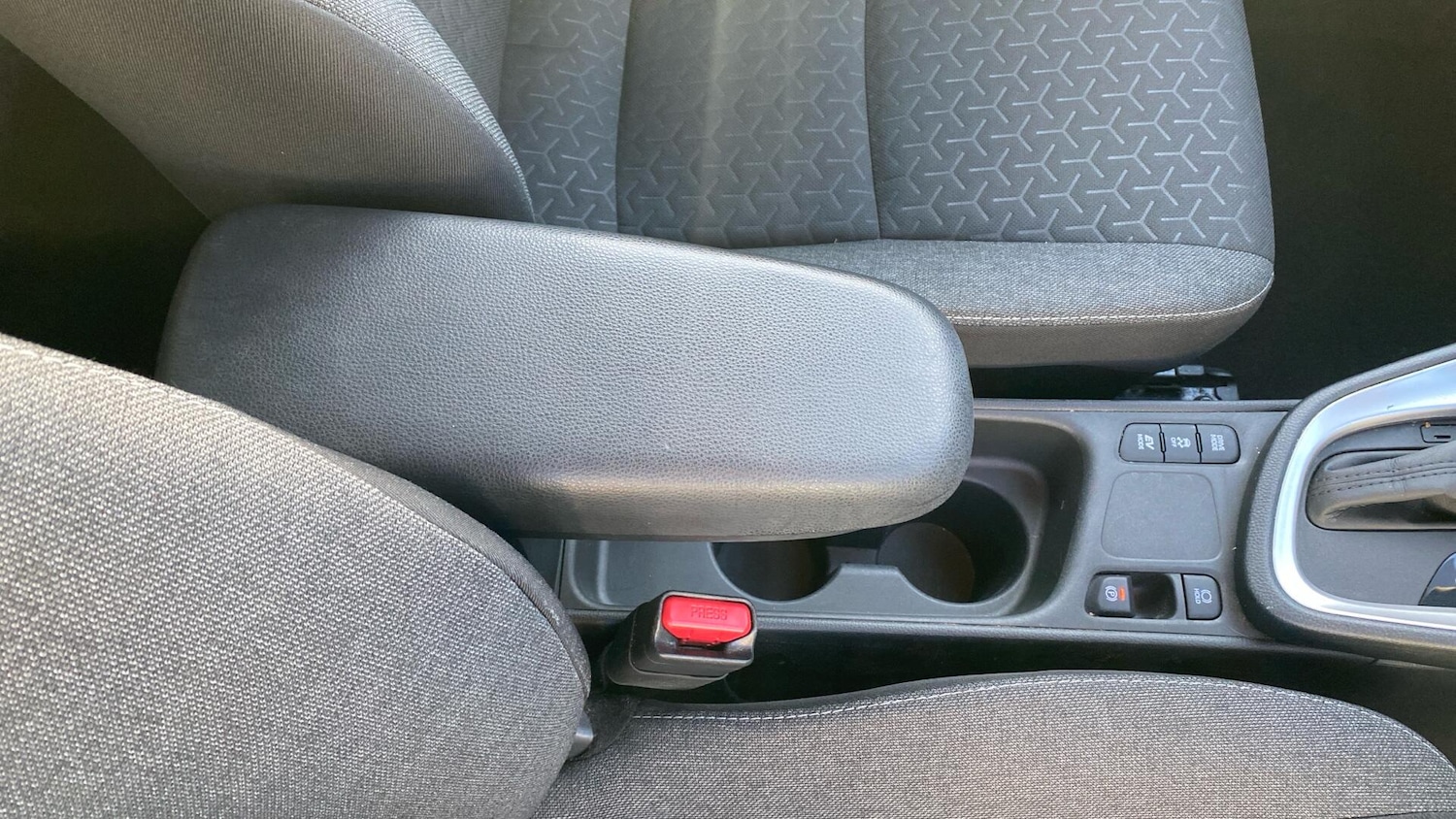 Used Toyota Yaris Cross 2023 for sale - 76398122: Photo 40