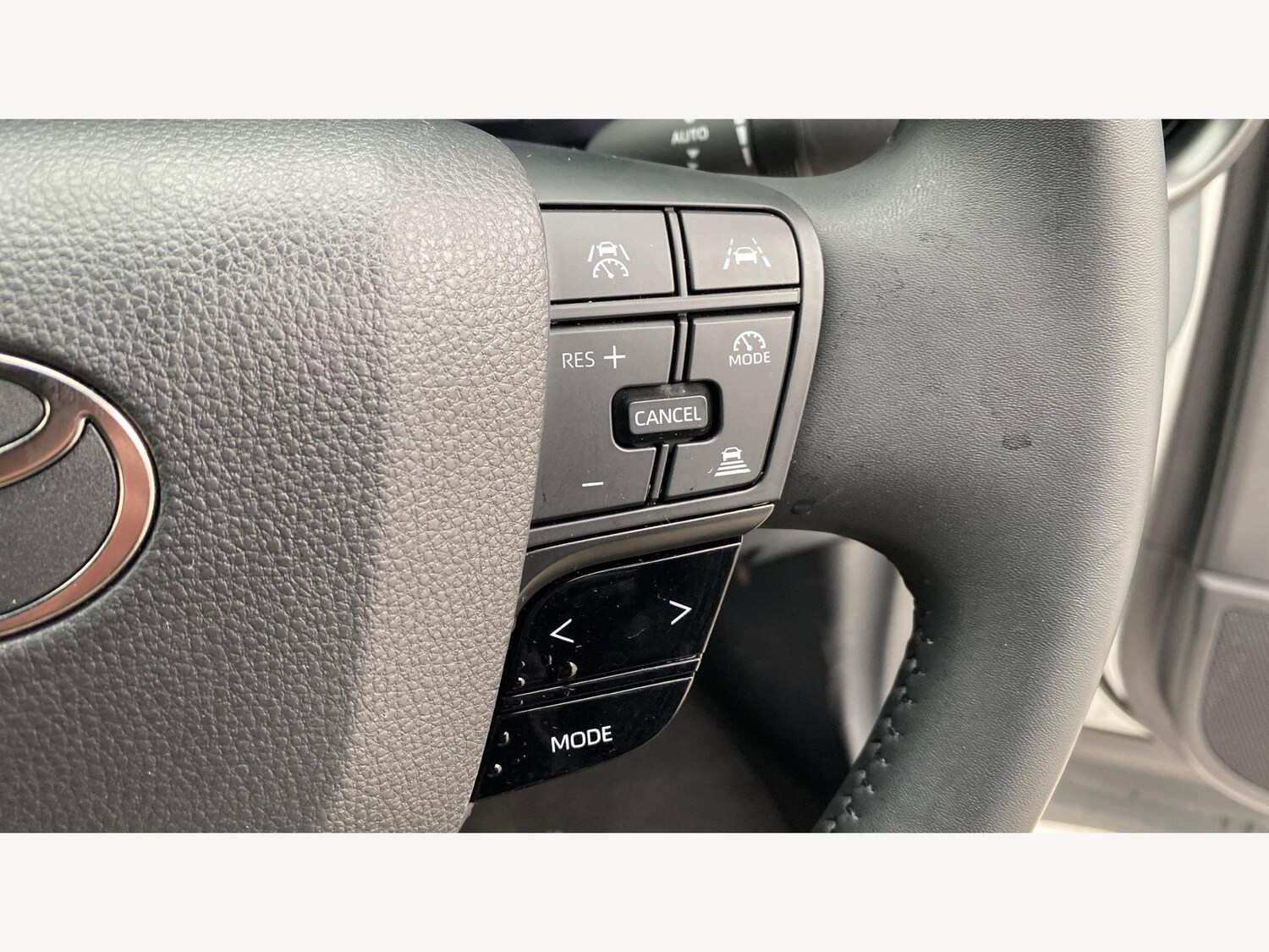 Used Toyota C-HR 2024 for sale - 76432220: Photo 32