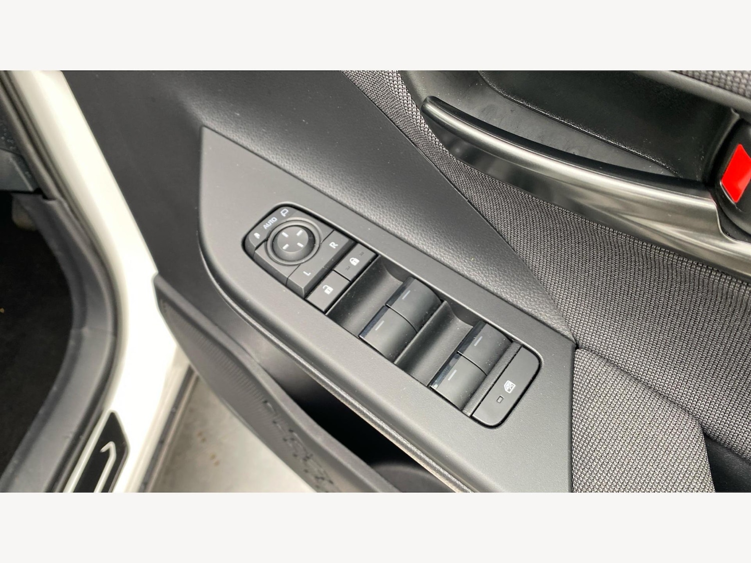 Used Toyota C-HR 2024 for sale - 76432220: Photo 33