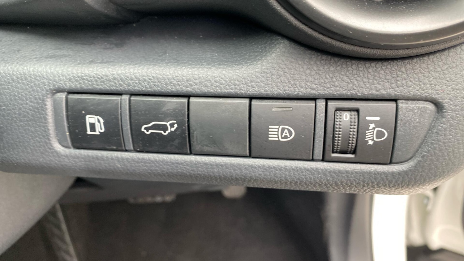 Used Toyota C-HR 2024 for sale - 76432220: Photo 41