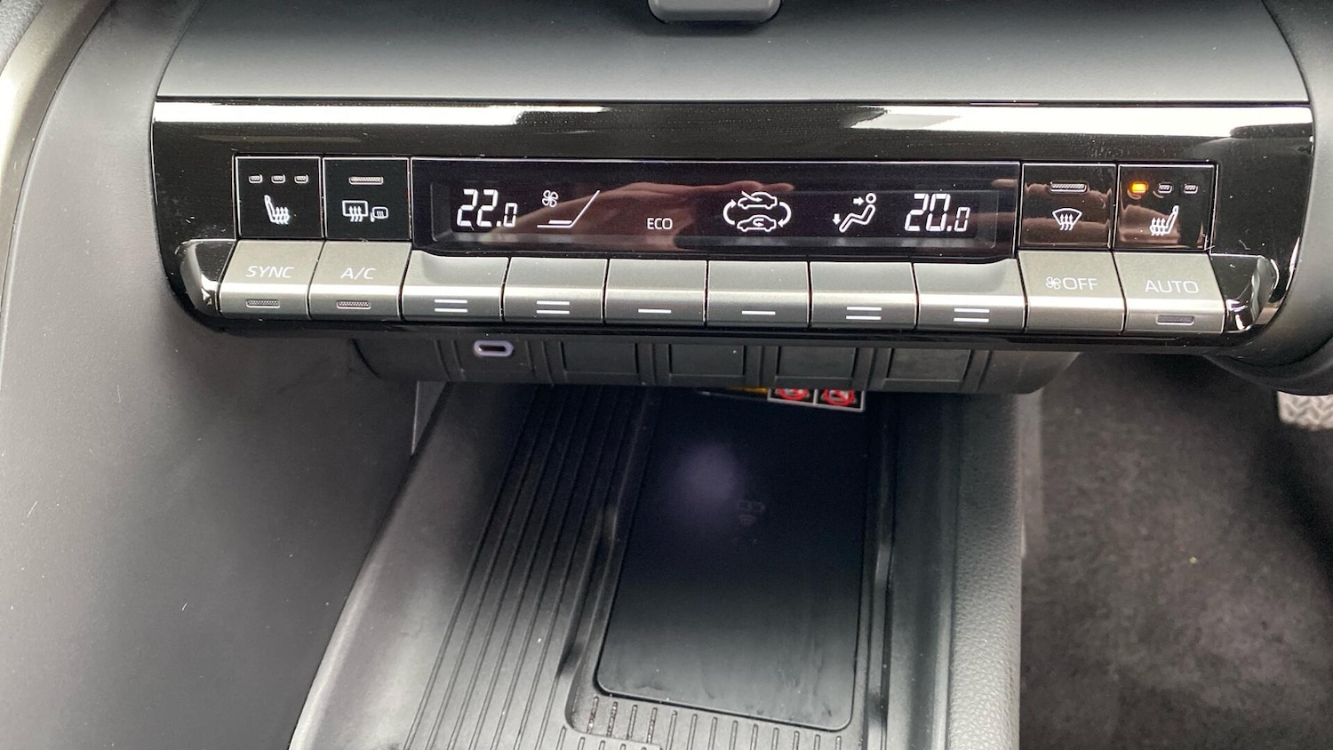 Used Toyota C-HR 2024 for sale - 76432220: Photo 44